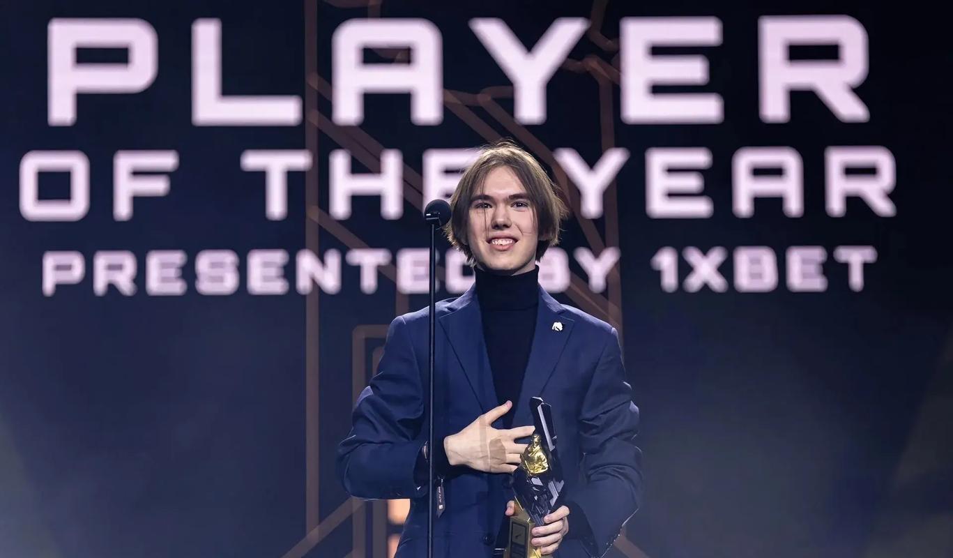 LPL夏季赛W6D2：Zdz首次披挂FPX队服上阵对位Sheer